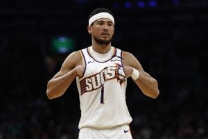 年薪4920万美元！布克：直播比打NBA更赚钱 我也应该去直播?